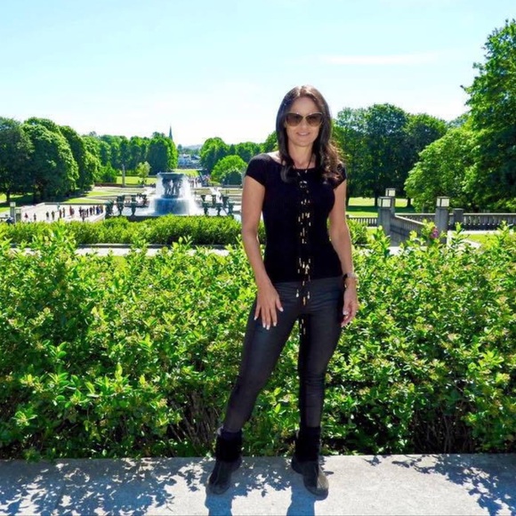 Meet your Posher, Jandra - Picture 2 of 2